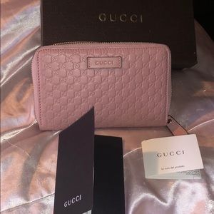 GUCCI authentic wallet with zipper